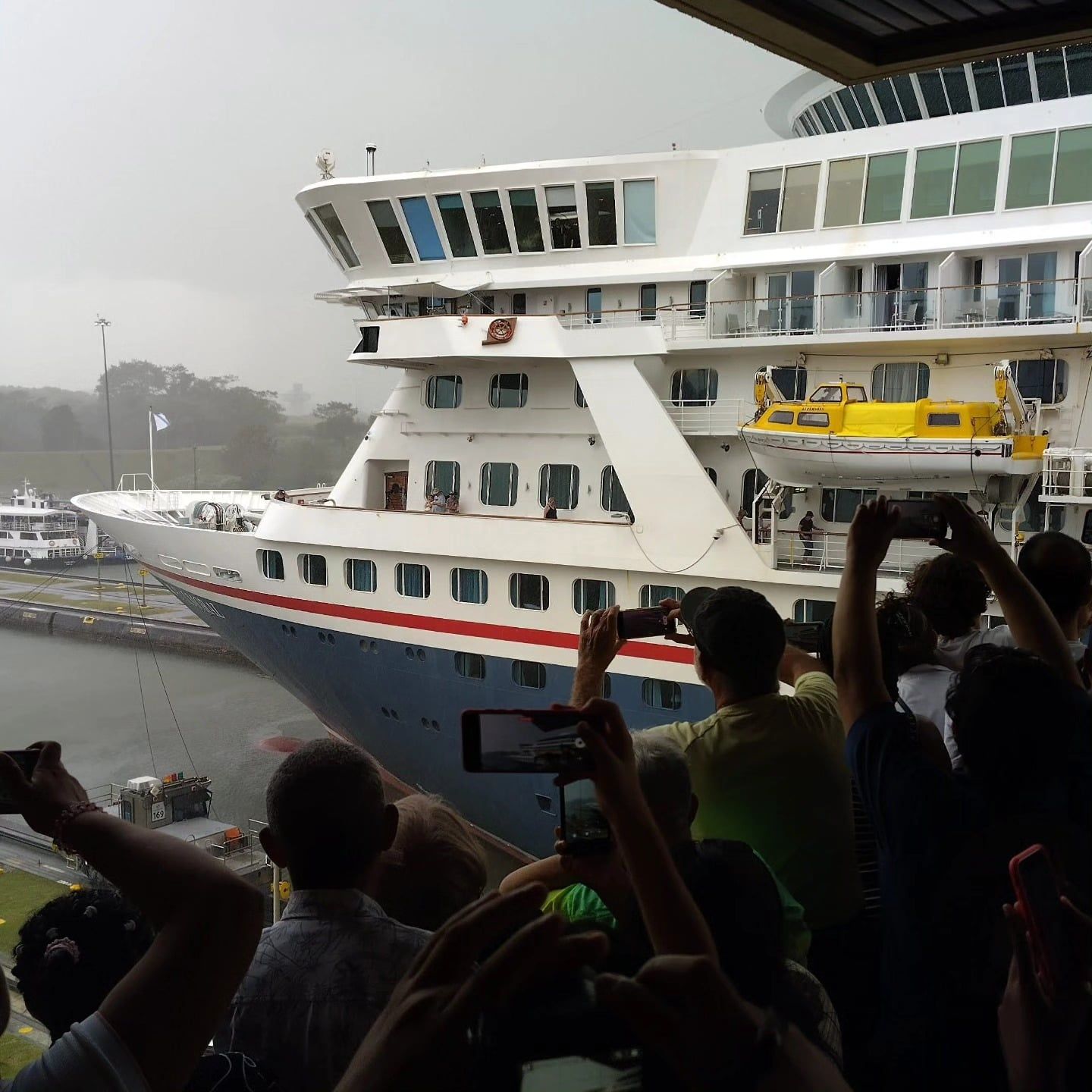 Besucherfoto einer Panamakanal-Tour